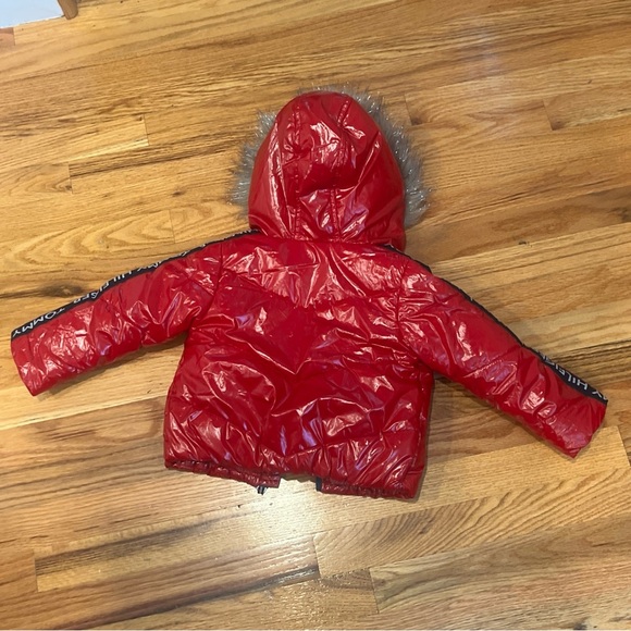 TOMMY HILFIGER Toddler Girls High-Shine Chevron Logo Puffer Jacket Red 24MON - Picture 7 of 7